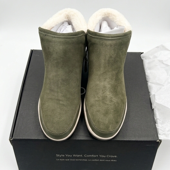 Vionic Green Olive Shoe Packaging - Picture 9 of 11